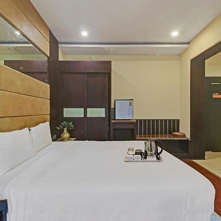 Hôtel Oyo Townhouse 707 Grand Krishna à Haïdarabad Extérieur photo